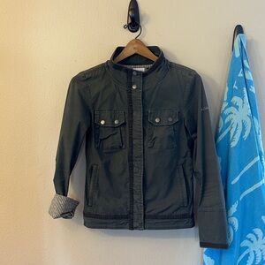 Women’s casual green jacket. Not waterproof / Omni shade sun protection